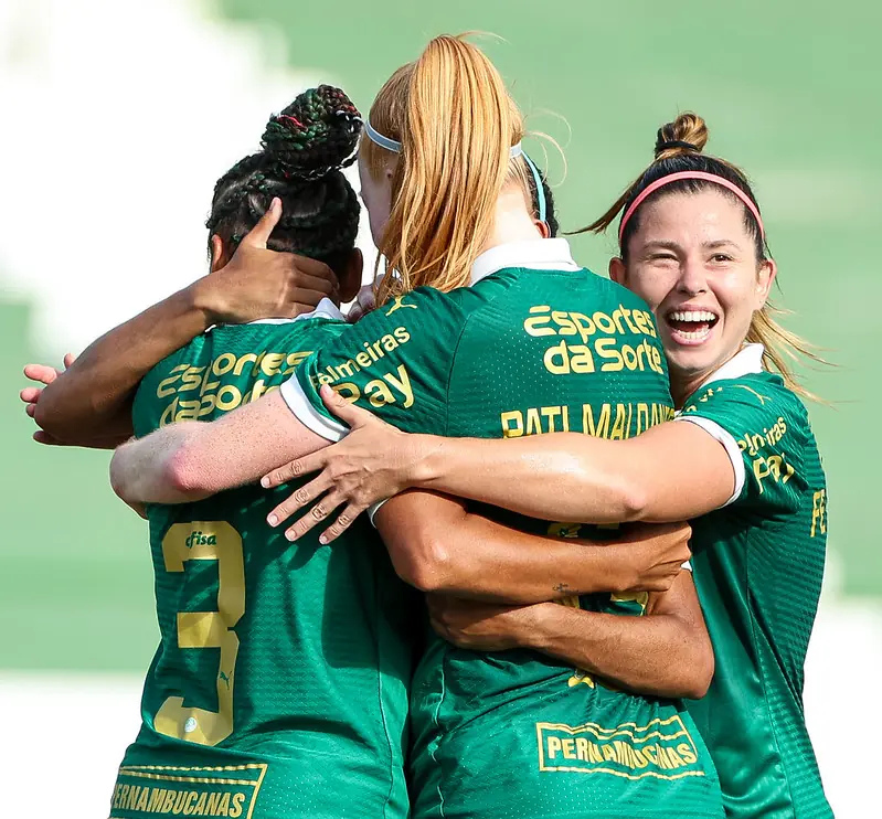 Palmeiras anuncia renovação de quarteto do time feminino para temporada de 2025