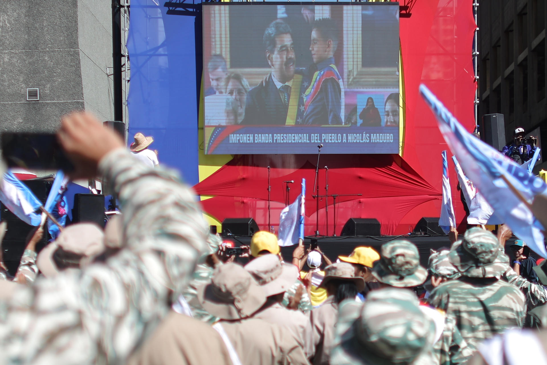 Maduro toma posse na Venezuela e prolonga regime fraudulento