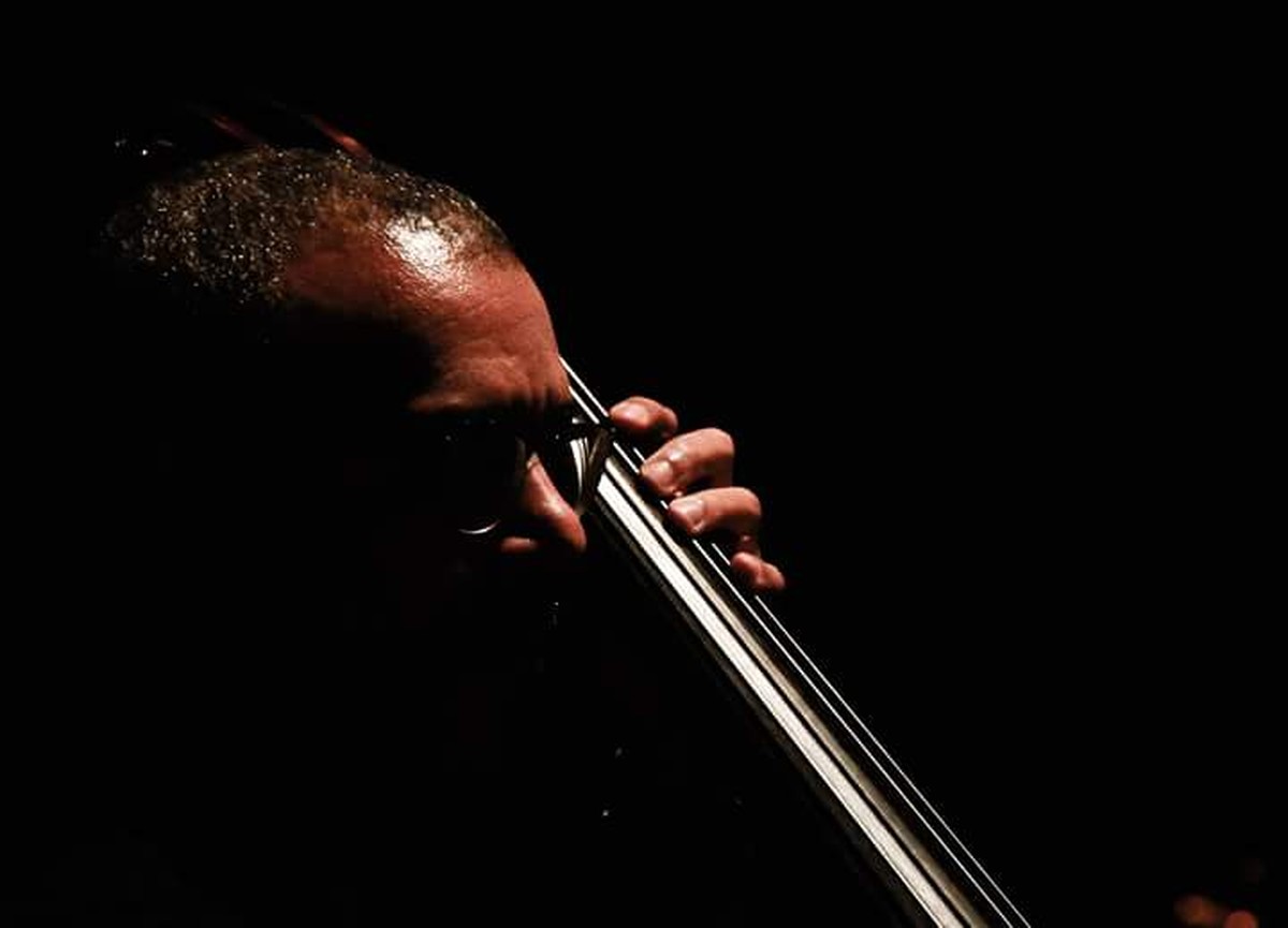 Baixista André Rodrigues sai de cena como um dos músicos mais versáteis do Brasil | Mauro Ferreira