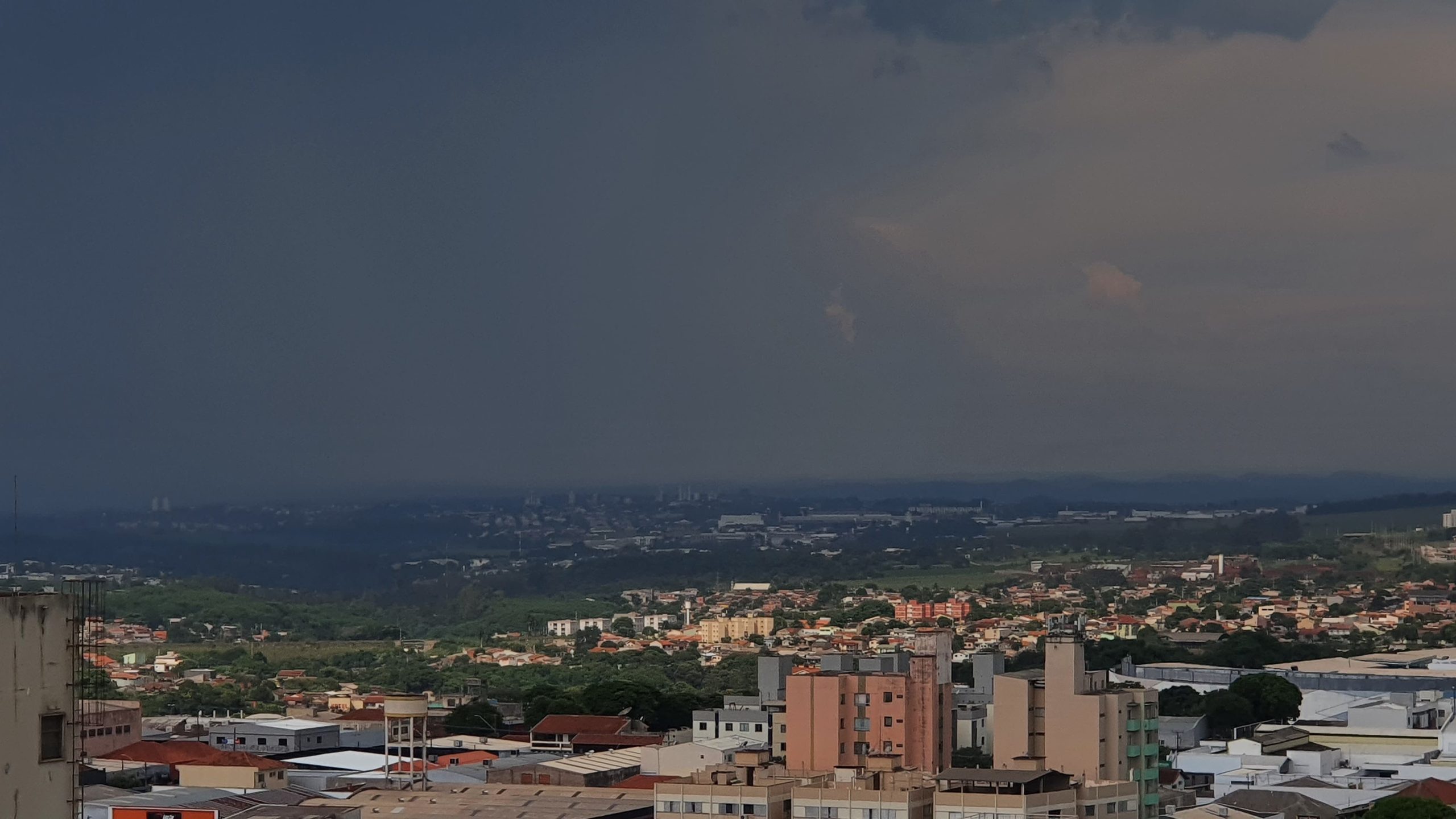 Todas as 399 cidades do Paraná estão em alerta de tempestade até sábado (25); veja previsão do tempo