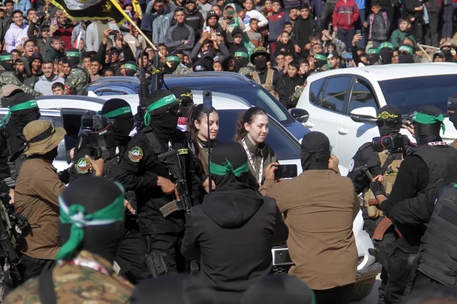 Hamas libera quatro soldadas de Israel