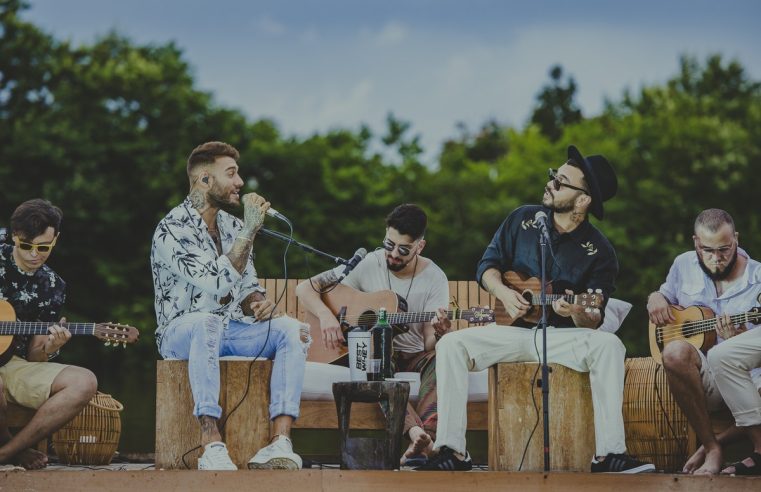 Lucas Lucco apresenta primeiro single de EP acústico gravado à beira de lagoa | Mauro Ferreira