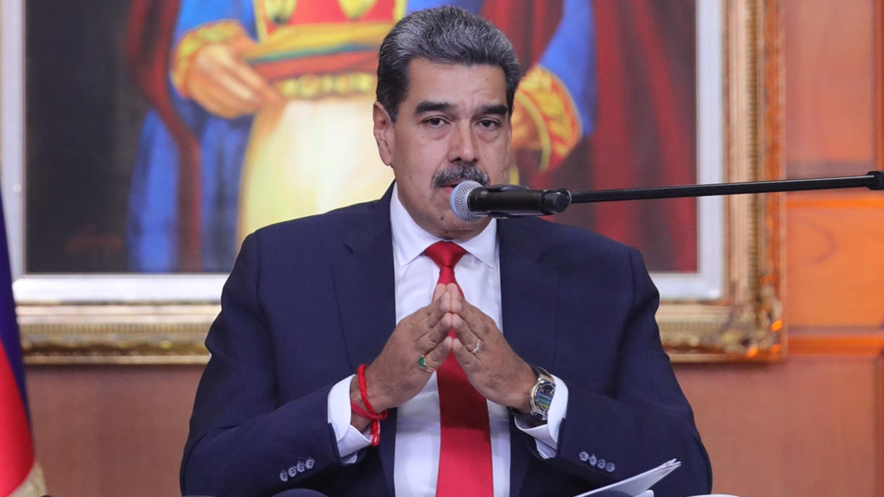 Maduro diz que negocia deportação do opositor Guaidó