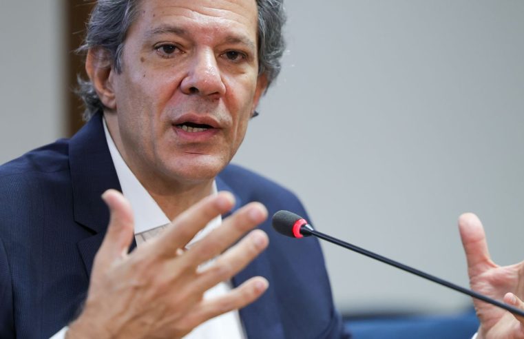 Haddad descarta elevar IOF para conter saída de dólares