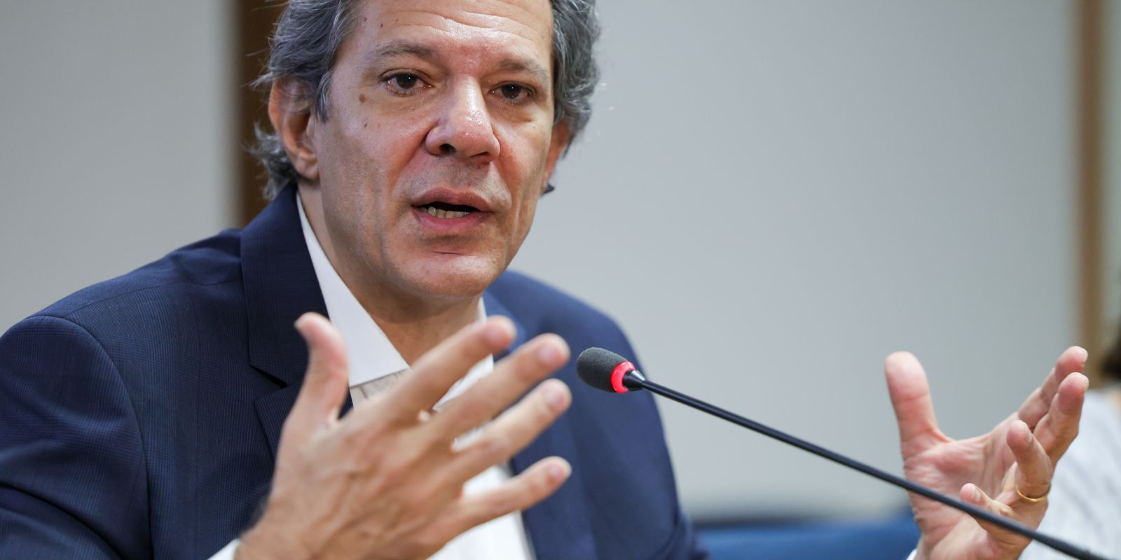 Haddad desmente fake news sobre taxa para veículos com mais de 20 anos