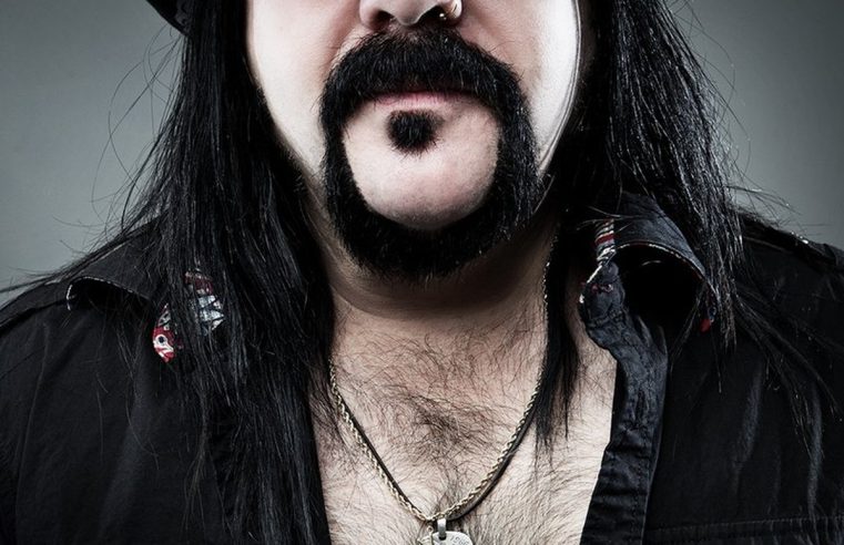 Vinnie Paul, baterista do Pantera, morre aos 54 anos