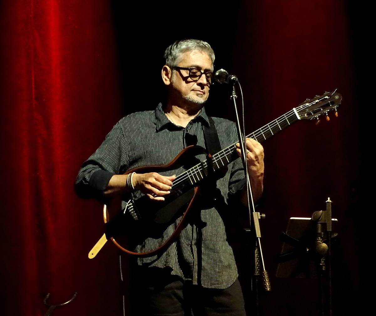 Cores da aquarela carioca de Zé Renato ganham vida no show ‘Bebedouro’ | Mauro Ferreira