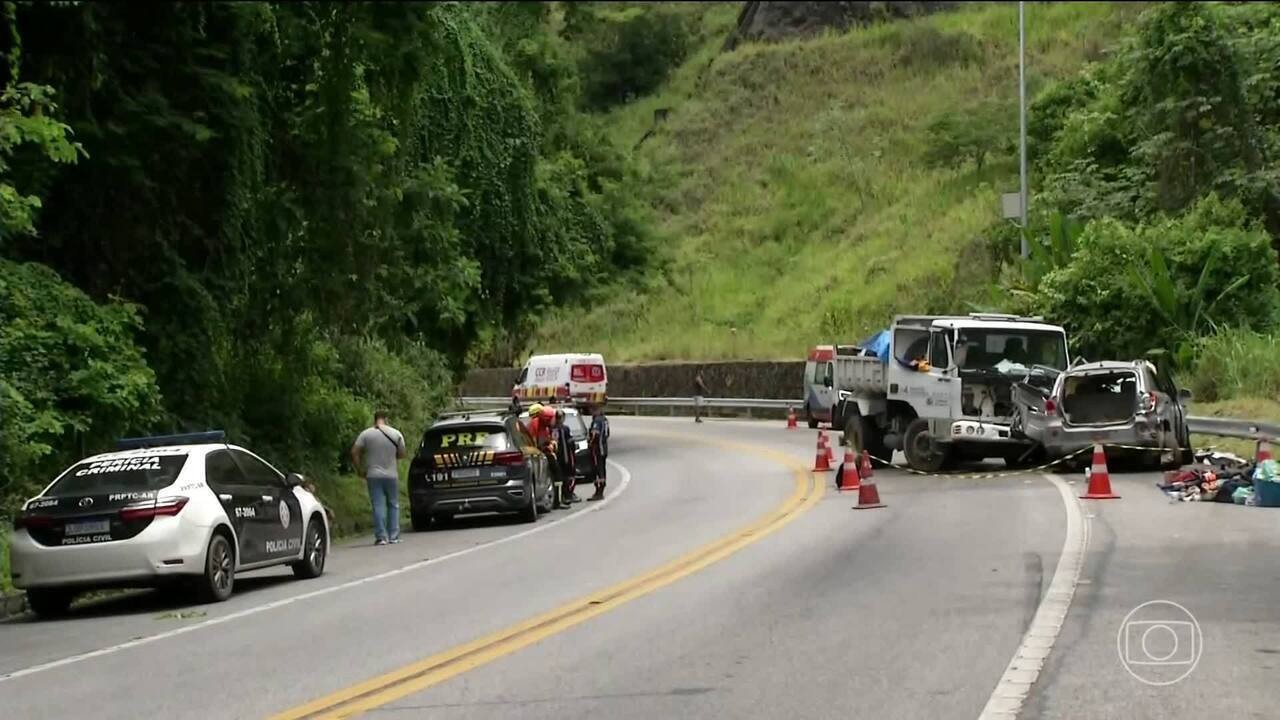 Motorista morre após cair com carro em ribanceira na Rio-Santos, em Paraty