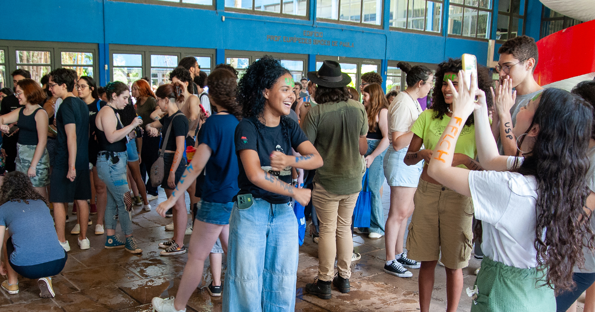 Clima de celebração marca o início do ano letivo para mais de 11 mil calouros da USP – Jornal da USP