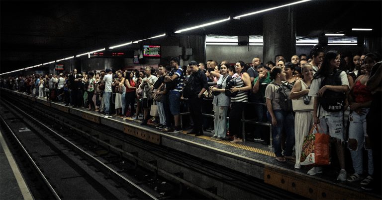 20250226_metro-transporte-publico-lotado.jpg