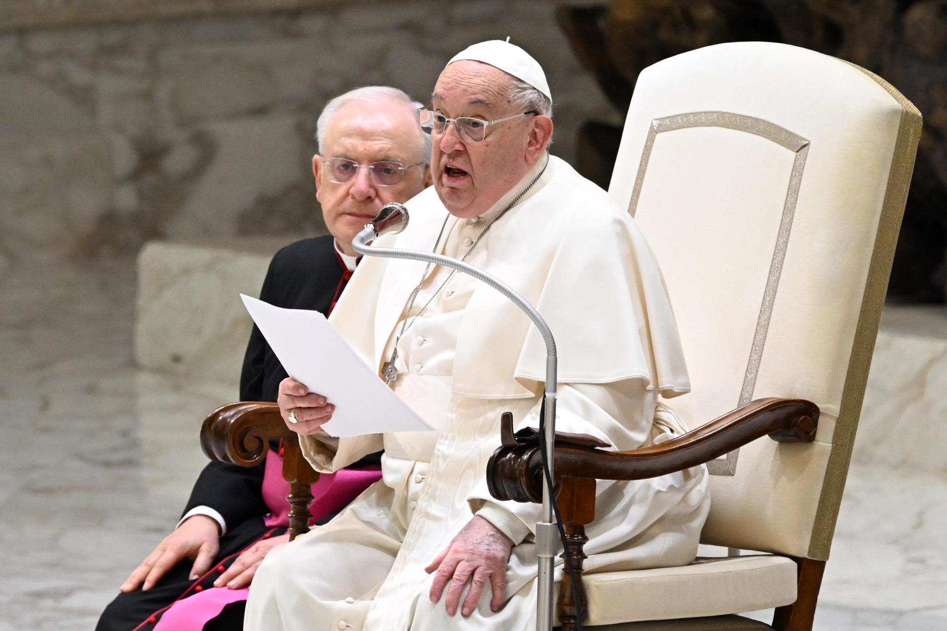 Papa Francisco piora, apresenta crise asmática e passa por transfusão de sangue