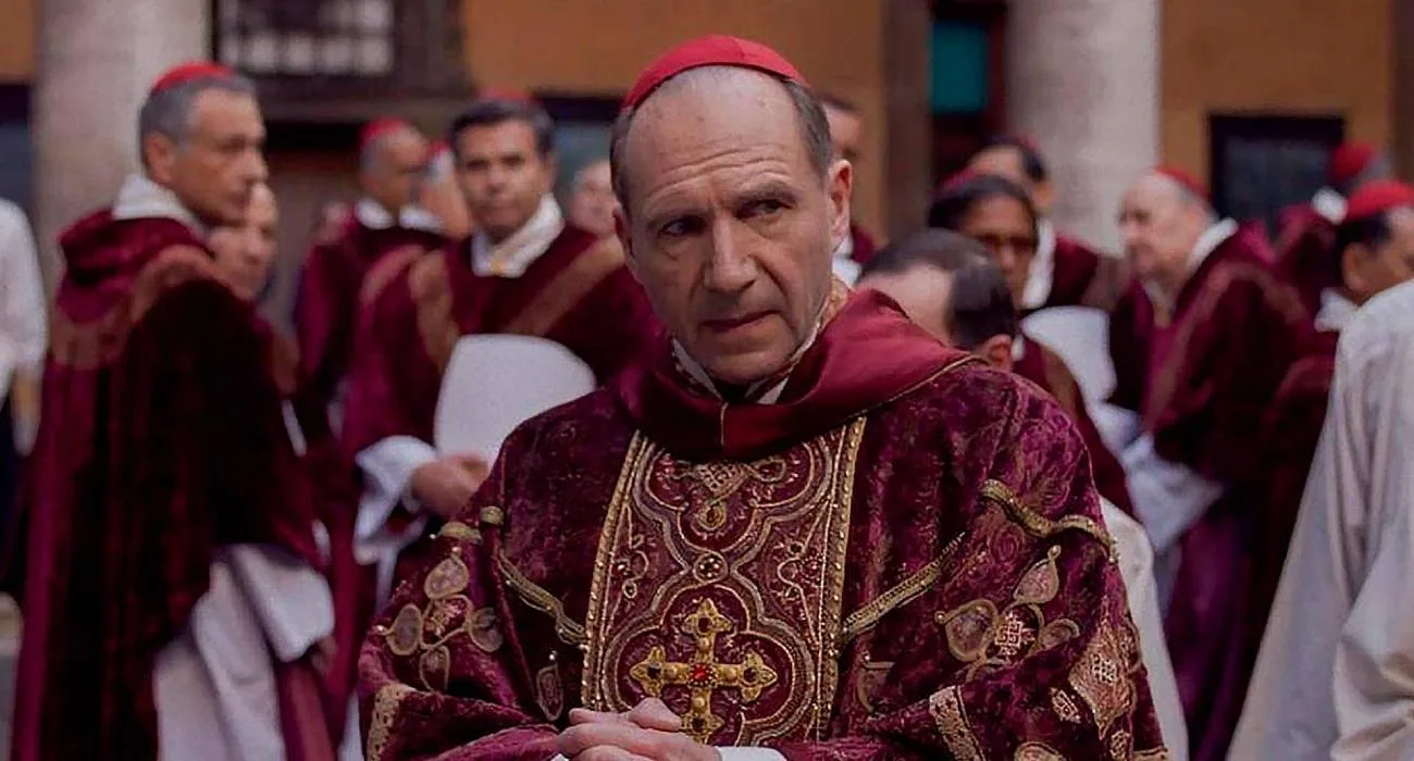 ‘Conclave’: filme vai além de questões religiosas e aborda diversidade social