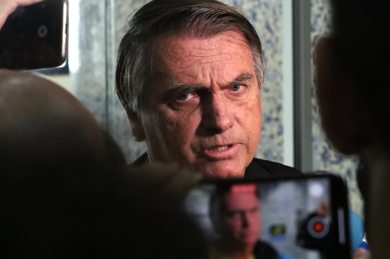 Bolsonaro é denunciado ao STF por tentativa de golpe de estado