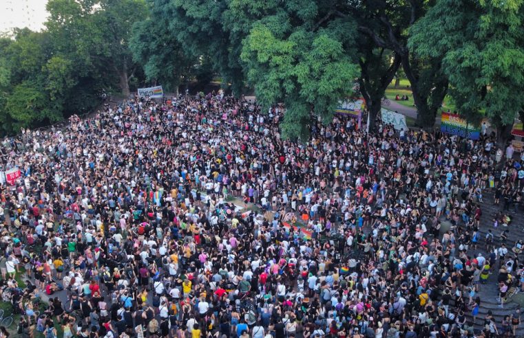 Ativistas LGBTQIA+ se mobilizam contra Milei e organizam grande marcha antifascista na Argentina