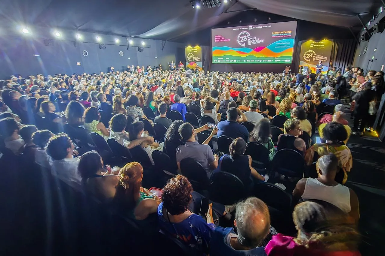 Homenagem à Bruna Linzmeyer e performance de Célia Xakriabá marcam a abertura da 28ª Mostra de Tiradentes