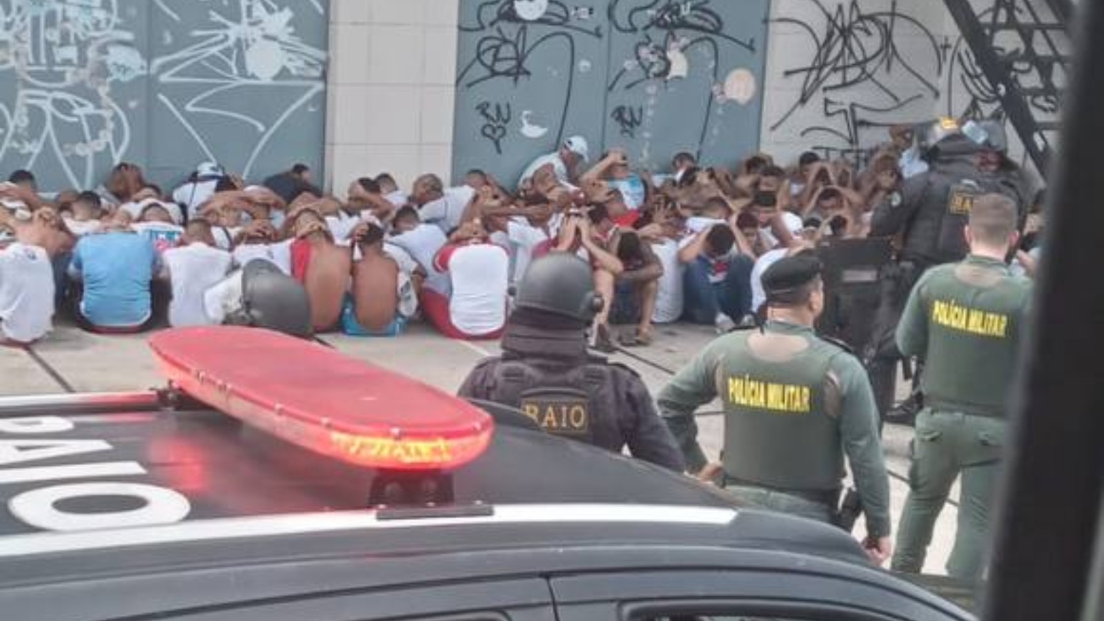 Torcedores de Fortaleza e Ceará são detidos antes de jogo e dezenas são detidos; vídeo