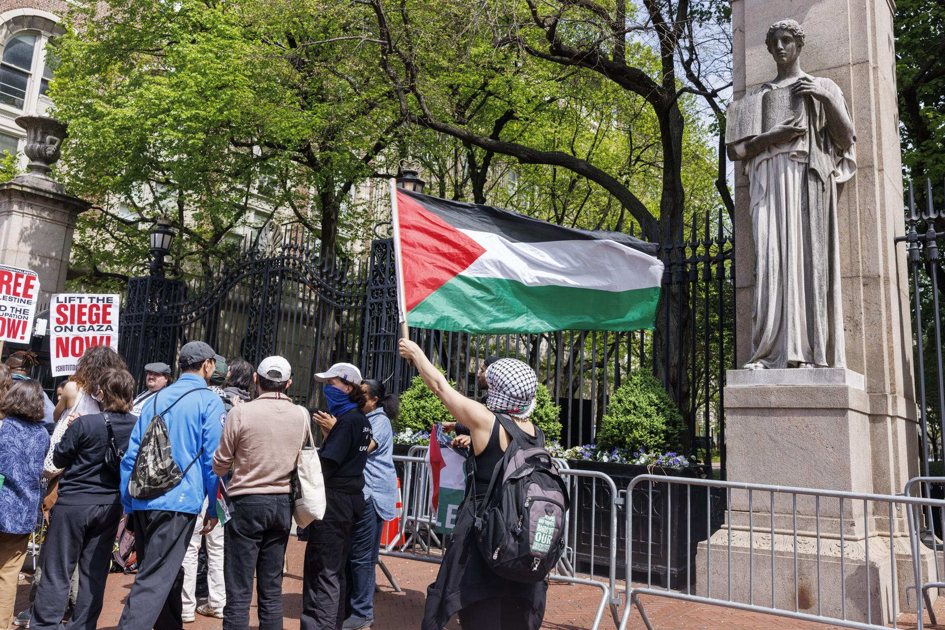 Estudantes pró-Palestina invadem universidade nos EUA