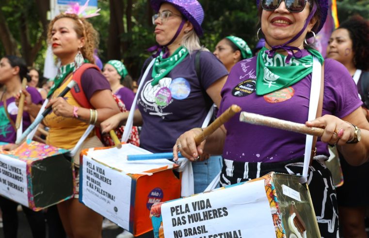 SP: mulheres protestam por direito ao aborto e pelo fim da escala 6×1