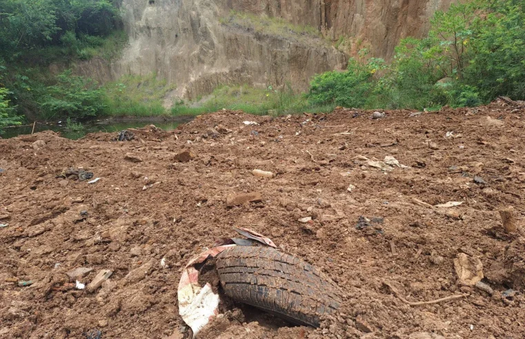 Prefeitura de Taquara/RS descarta toneladas de lixo em área de recuperação ambiental