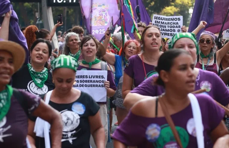 8M em fotos: A força do feminismo nas ruas