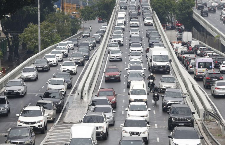 Rodovia dos Imigrantes tem tráfego lento no sentido capital paulista