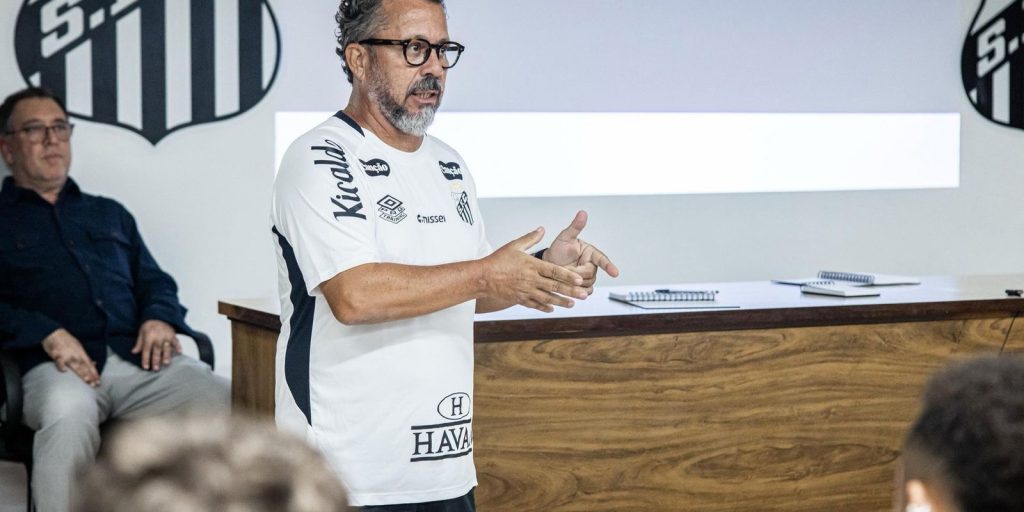 cleber_xavier_contrato_tecnico_santos.jpg