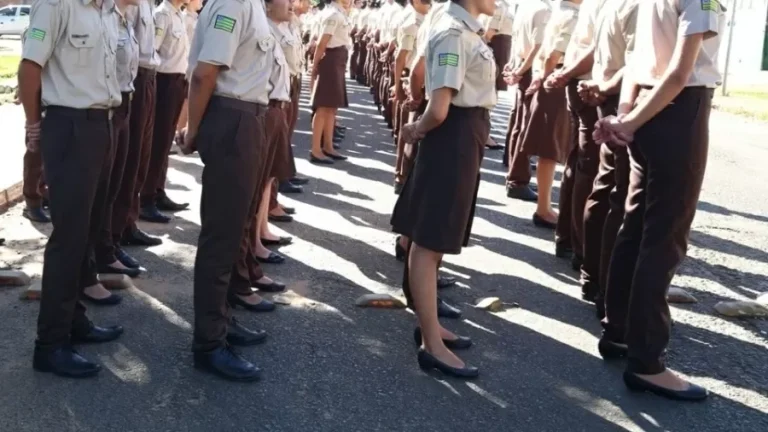 escolas-da-policia-militar-em-goias-tem-fardamento-diferente-para-homens-e-mulheres-1746717556383_v2_900x506.jpg