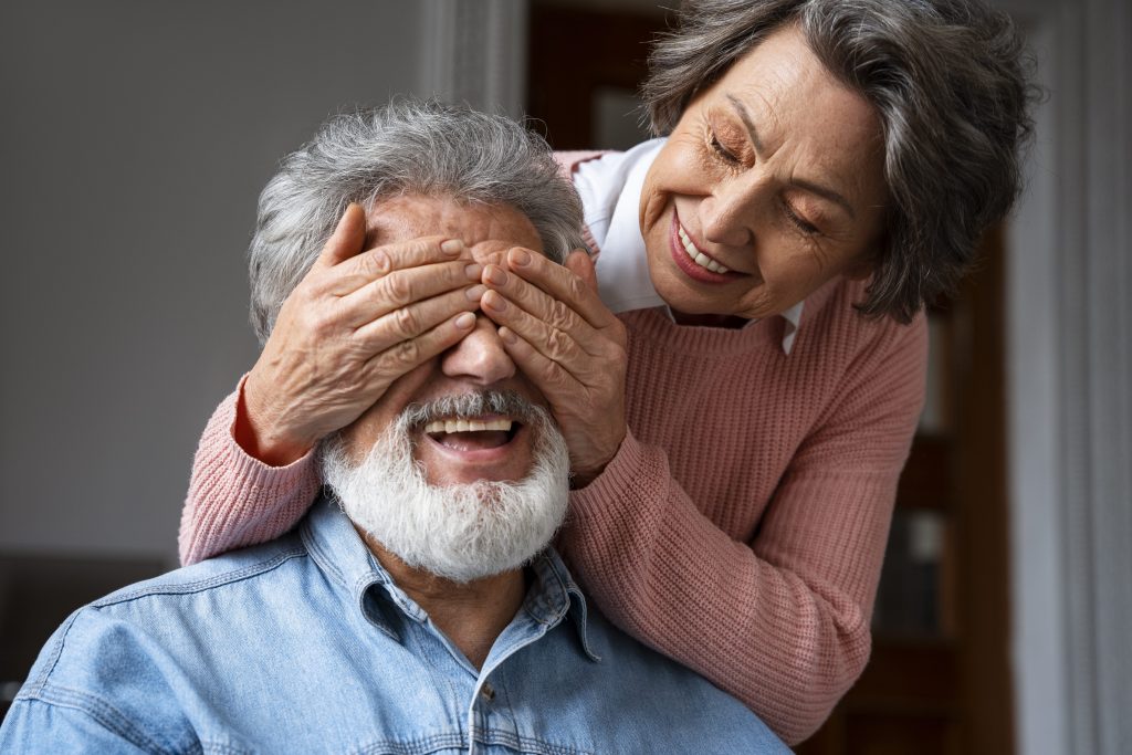 front-view-smiley-woman-surprising-man-1-.jpg