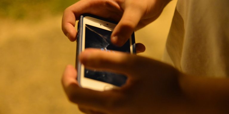 180515_-_jovem_celular_0829.jpg