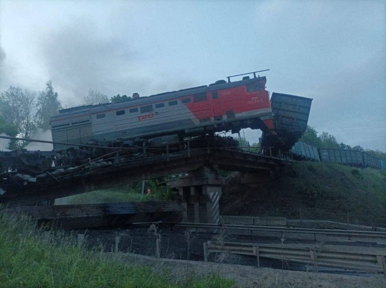 2025-06-01t044301z-1010506076-rc2gteadpyut-rtrmadp-3-ukraine-crisis-bridge-kursk.jpg