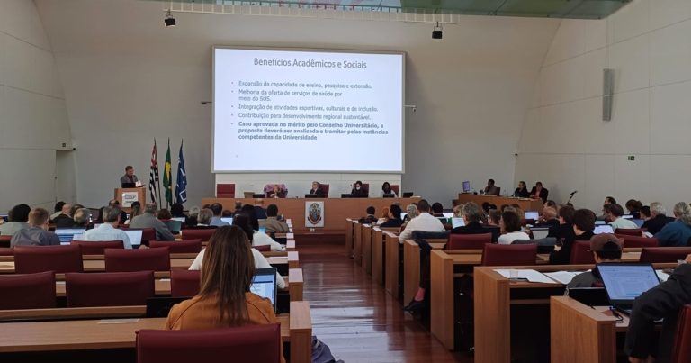 Conselho-Universitario.jpg