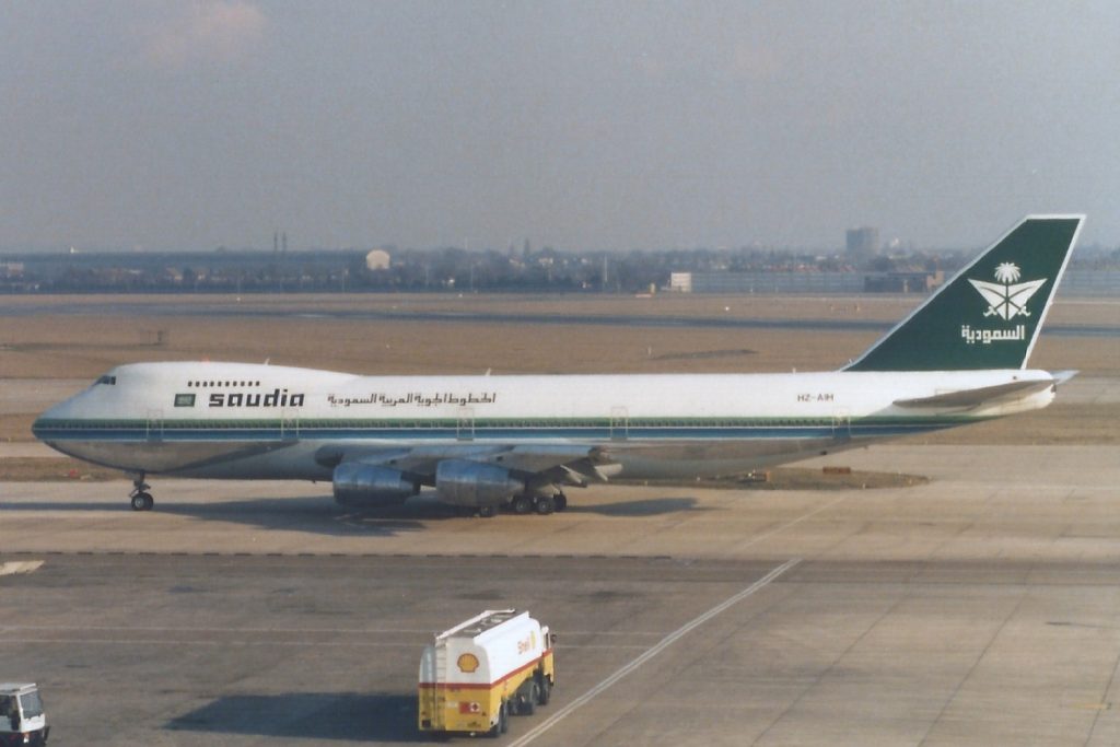 london-heathrow-march-1986-saudia-boeing-747-hz-aih.jpg