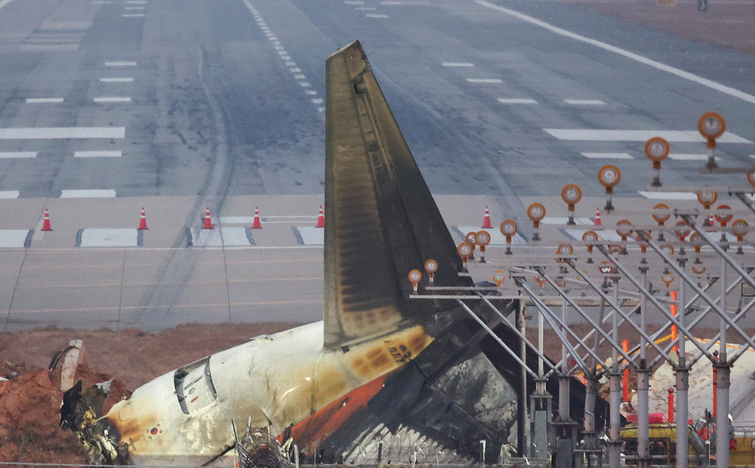 2024-12-30t090621z-1736063359-rc2kzbazzurg-rtrmadp-3-southkorea-crash.jpg