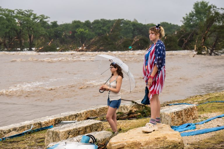afp-20250704-2222872640-v1-highres-deathsreportedafterfloodingintexashillcountr.jpg
