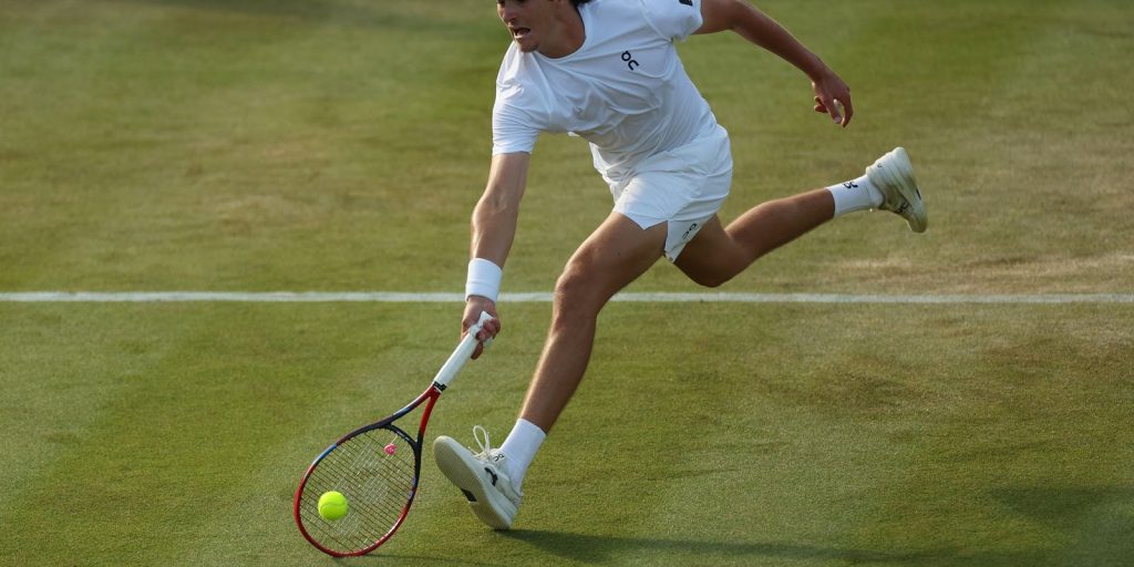 joao_fonseca_cai_na_rodada_3_wimbledon_2025.jpg