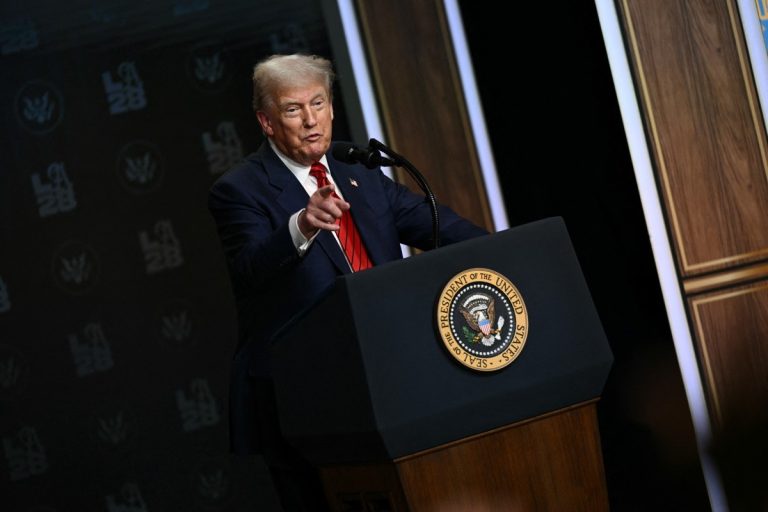 afp-20250805-68uf778-v1-midres-presidentdonaldtrumpsignsexecutiveorder.jpg