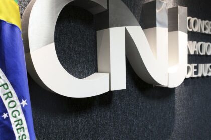 CNJ faz operação em gabinete de desembargador ligado a Nunes Marques
