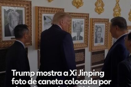 Casa Branca divulga VÍDEO de Trump mostrando foto de caneta colocada por ele no lugar de retrato de Joe Biden