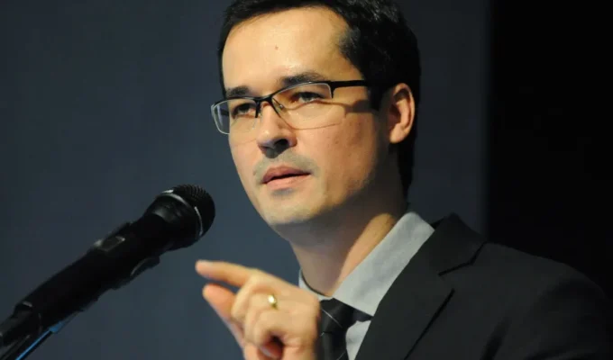 TRE-PR proíbe Dallagnol de usar redes sociais para propaganda eleitoral