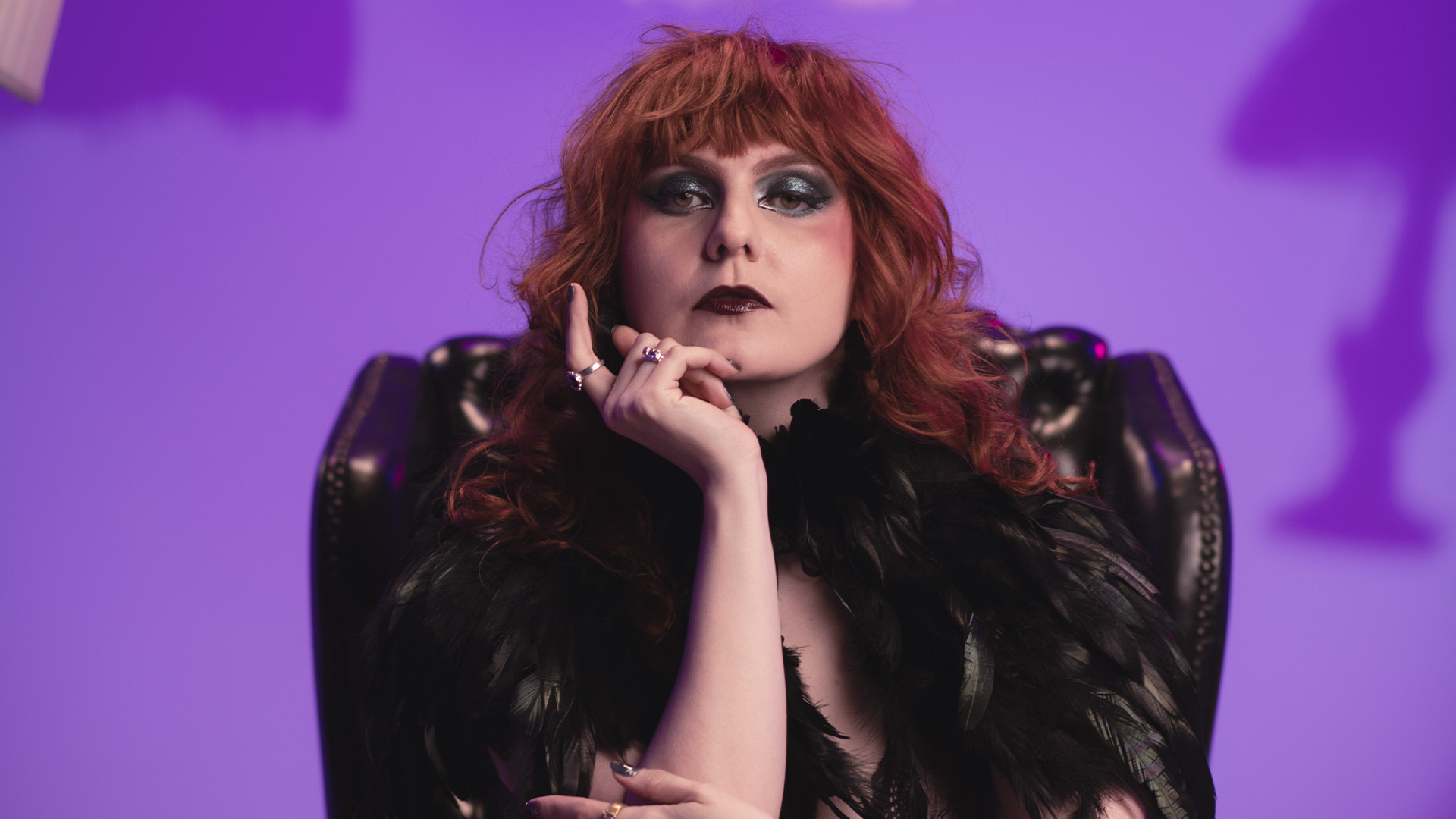 Julia Benford canta sobre ser uma mulher do rock em “Fera Perigosa”, segundo single de seu próximo álbum