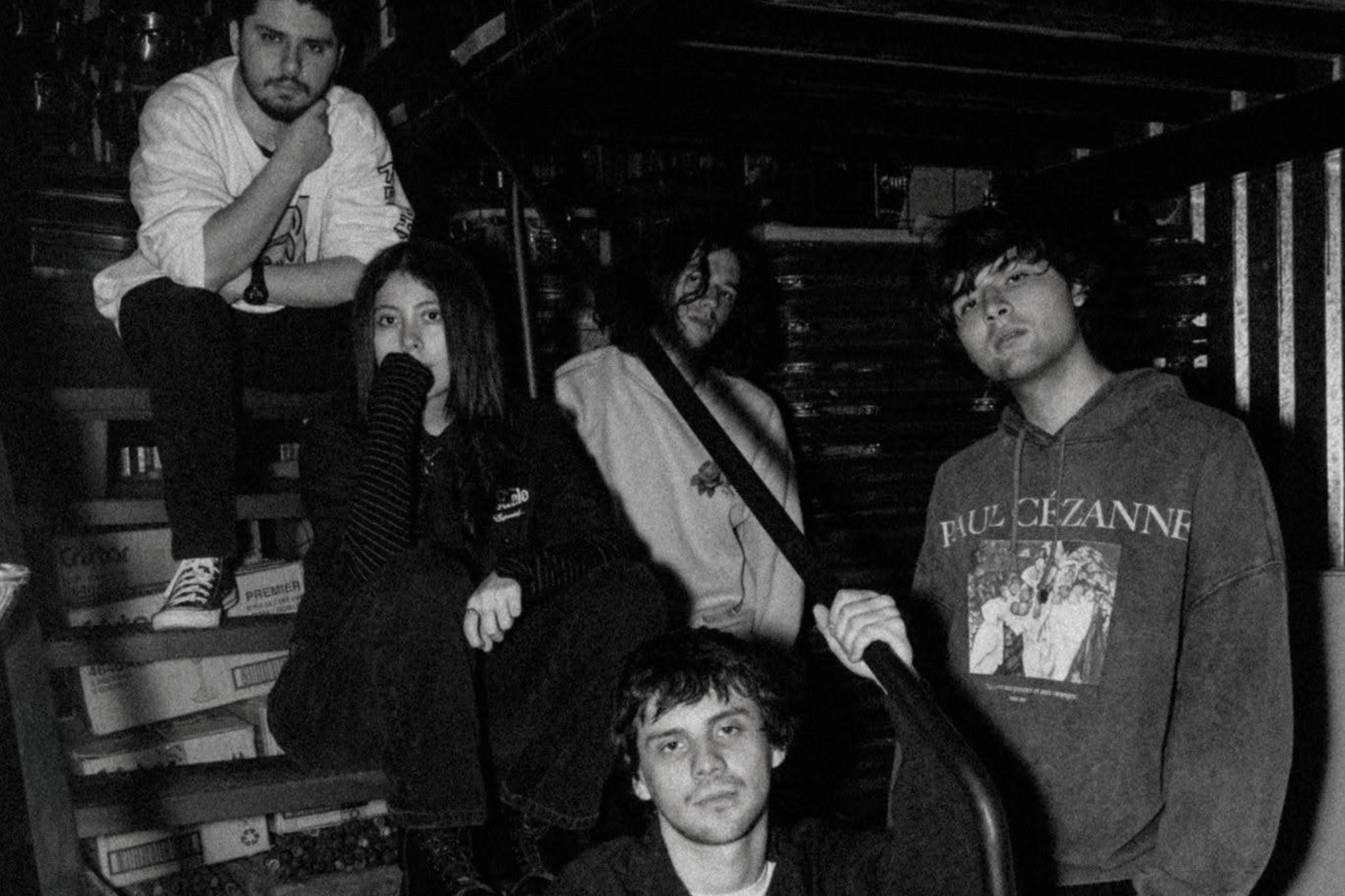 RosaViolento encontra espaço para crescer em ‘Un Campo de Flores’, álbum de estreia