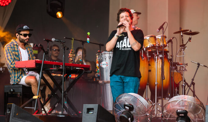 Chico Chico leva turnê “Let It Burn – Deixa Arder” a três cidades de Santa Catarina
