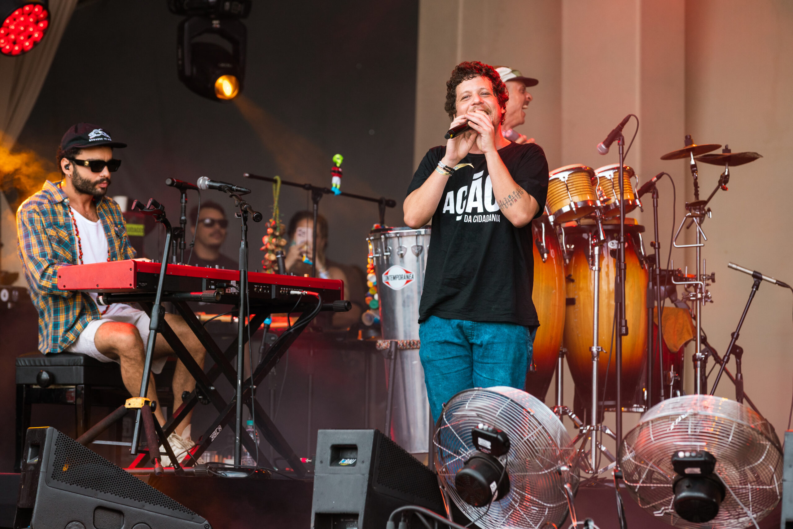 Chico Chico leva turnê “Let It Burn – Deixa Arder” a três cidades de Santa Catarina