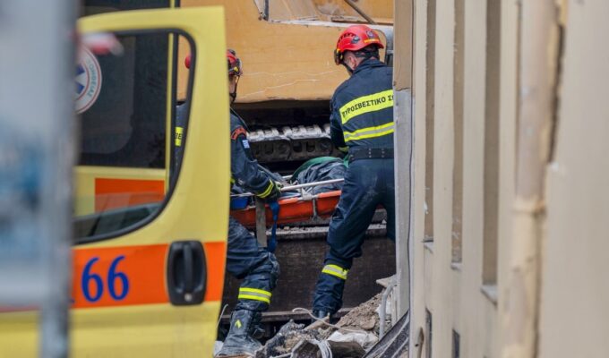 Seis pessoas morrem após explosão e desabamento de prédio em Atenas