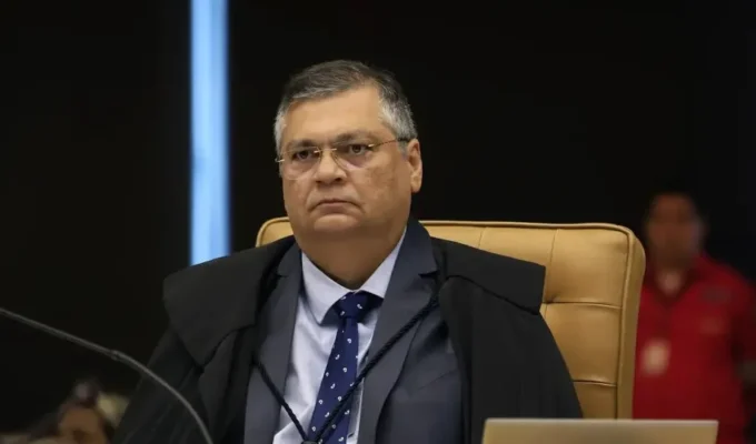 Dino deve devolver relatório sobre Moraes a julgamento após 2º turno, dizem aliados