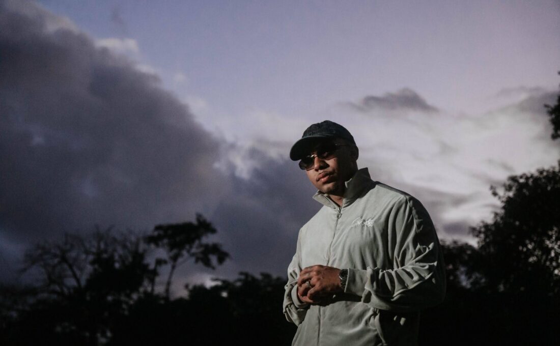 Rapper Trem Caro fala de amor e mudança de vida em “Somos Vilões”