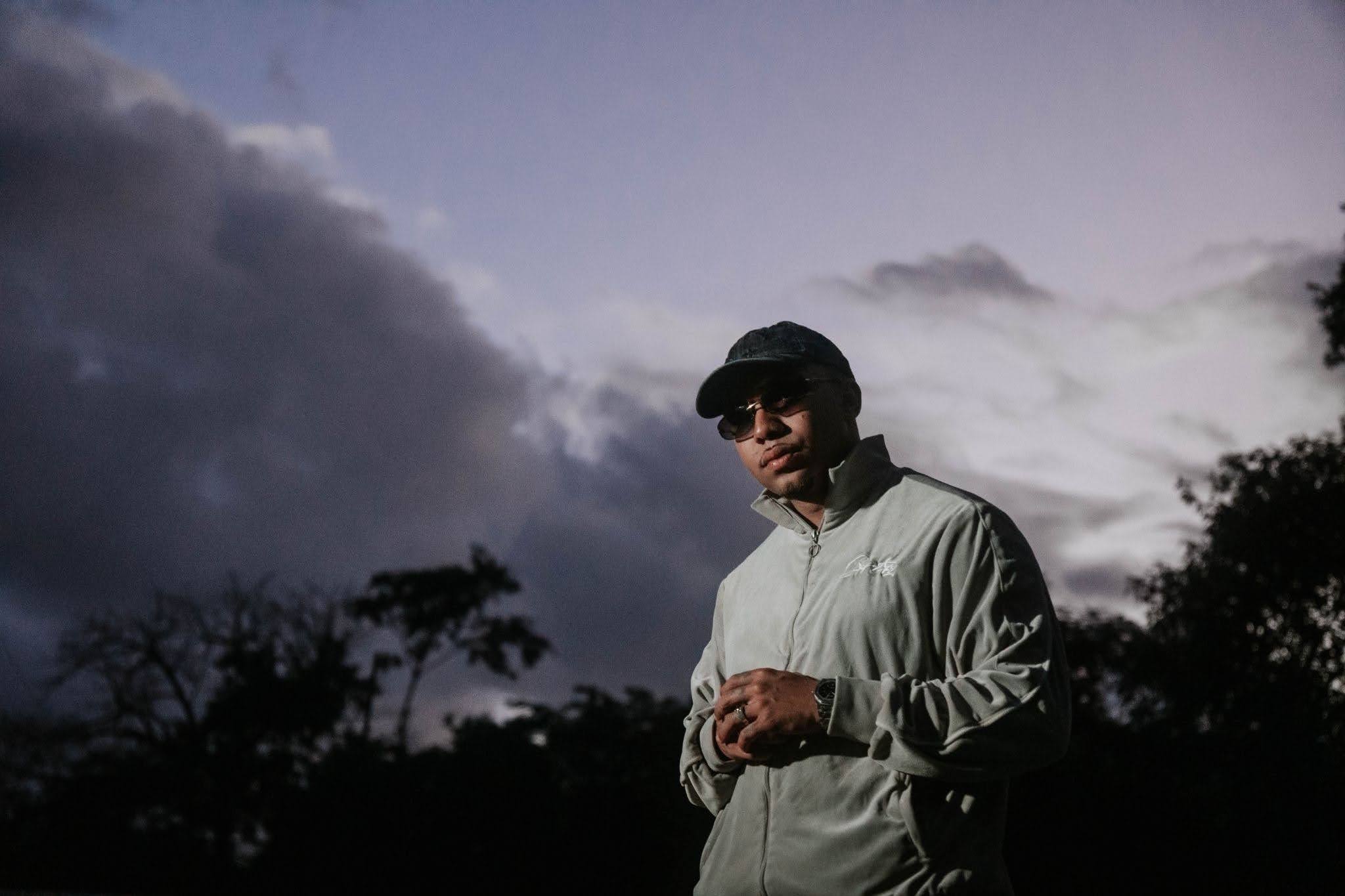 Rapper Trem Caro fala de amor e mudança de vida em “Somos Vilões”
