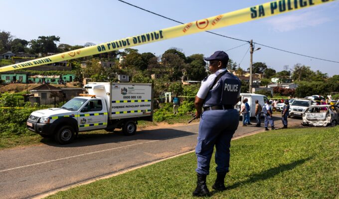 Dois tiroteios em massa deixam ao menos 27 mortos na África do Sul