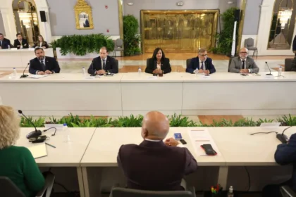 Líder da Venezuela desbloqueia acesso a mais portais da Internet