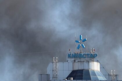 Rússia ataca maior operadora de telefonia móvel da Ucrânia e atinge data centers